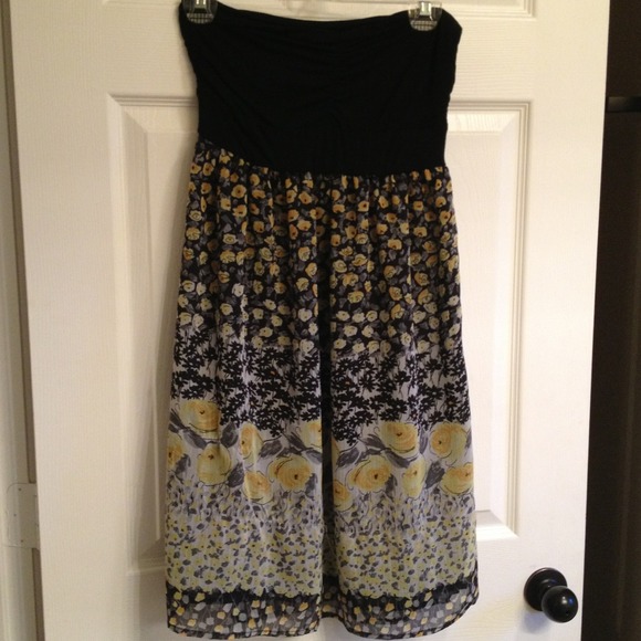 ⛔Traded⛔Boutique strapless dress