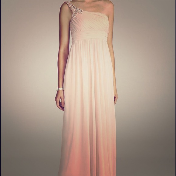 **Hold**Formal/prom dress