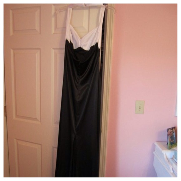 Blake and white silk formal - Picture 2 of 3