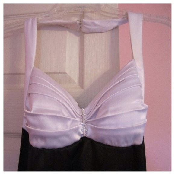 Blake and white silk formal - Picture 3 of 3