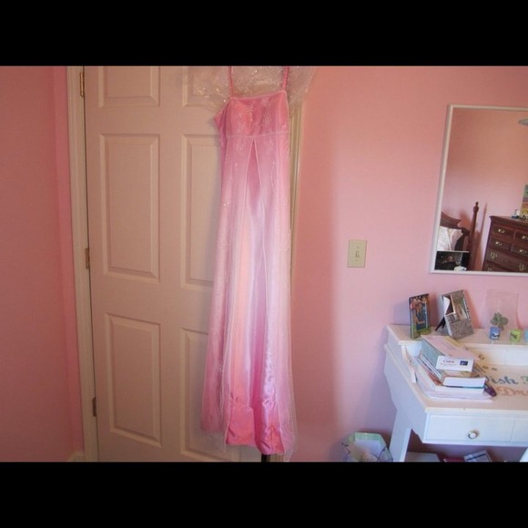 Pink and white silk formal - Picture 1 of 4