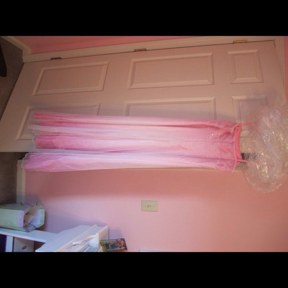 Pink and white silk formal - Picture 2 of 4
