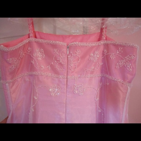 Pink and white silk formal - Picture 4 of 4