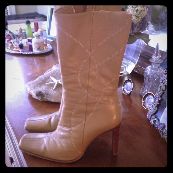 Tan leather boots, size 6 1/2M.
