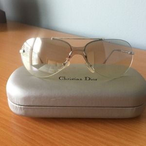💖🎉HOST PICK🎉💖 Christian Dior sunglasses w/case