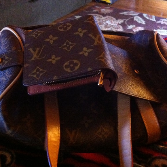 Faux Louis Vuitton purse and matching wallet