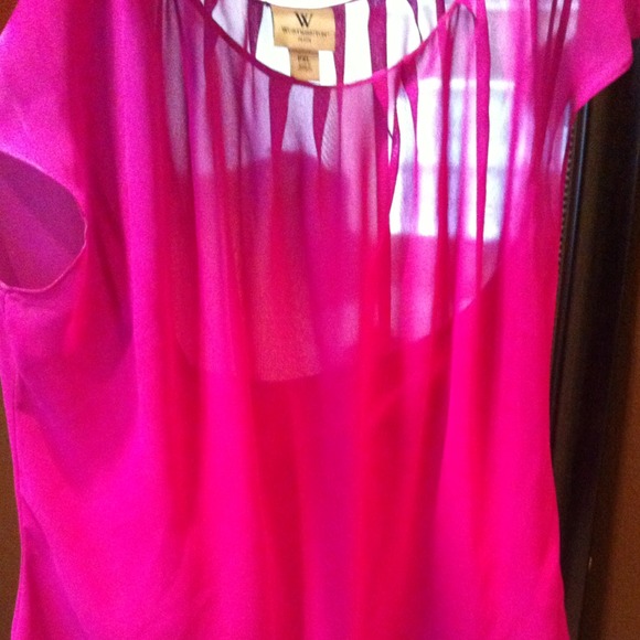 🚨SOLD🚨💕💗💞 Fuchsia top 💞💗💕