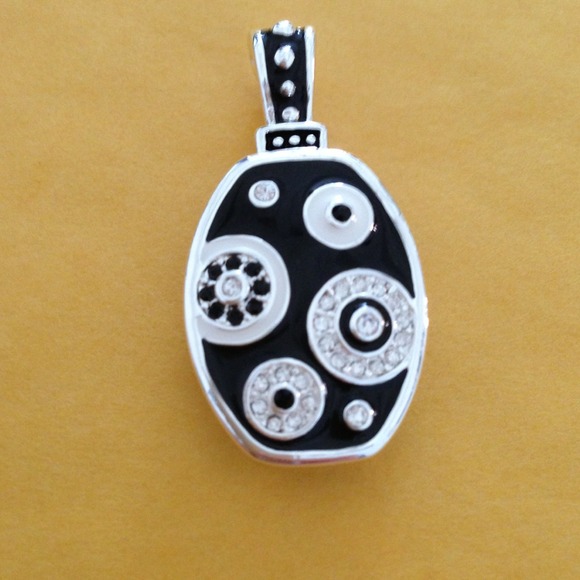 Charms pendant.