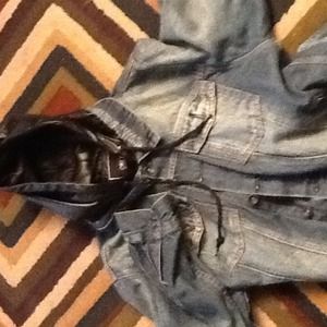 Obey Propaganda Jeanjacket with hoodie underneath