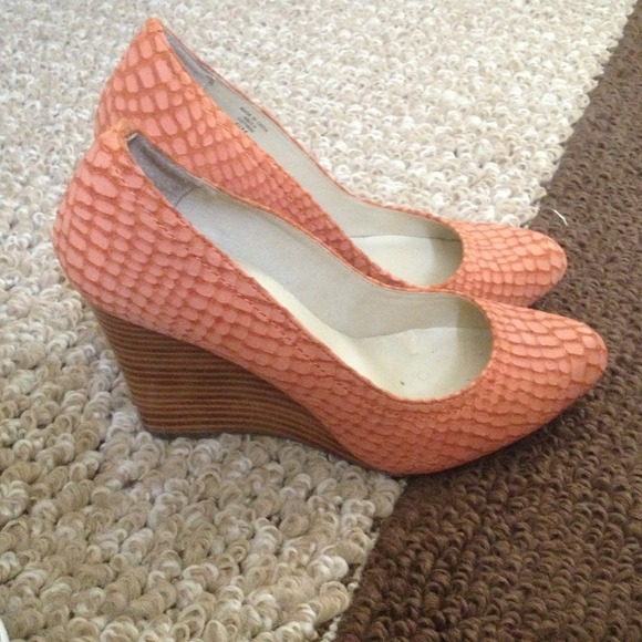 Max studio wedges brand new!!