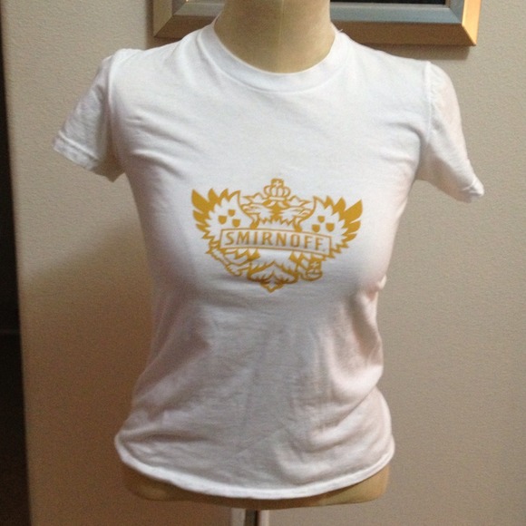 ❤SOLD❤White Smirnoff tshirt