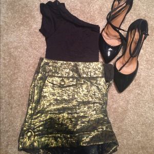 Express Gold n black shorts