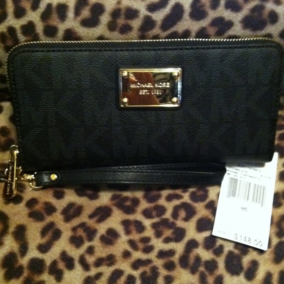 Michael Kors iPhone continental wallet