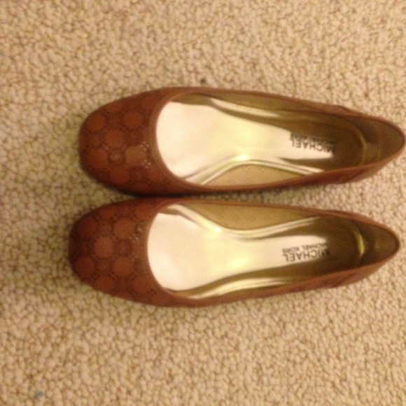 Michael Kors brown flat. Size 7.