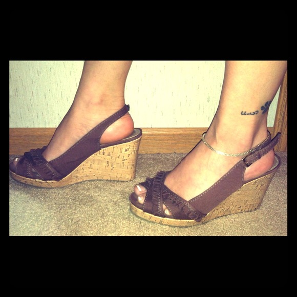 Brown wedges with heel strap - Picture 1 of 4