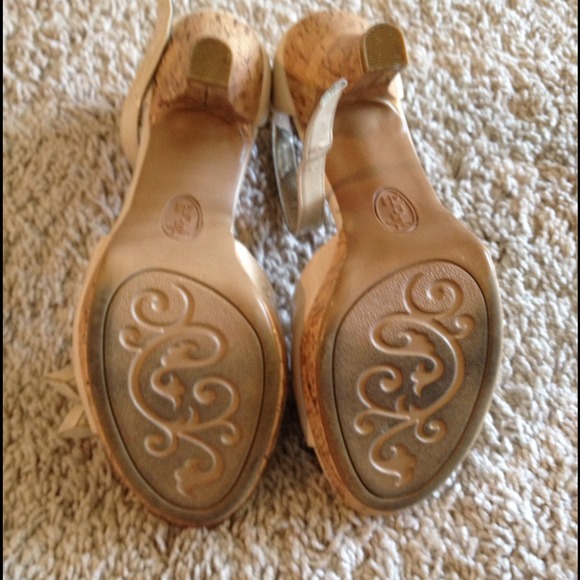 Cute beige heels! - Picture 3 of 3