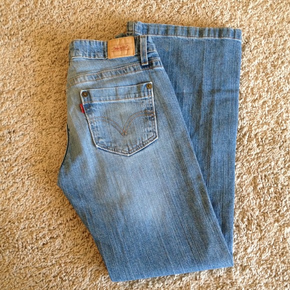 Size 5 Levi's flare jeans - Picture 1 of 3