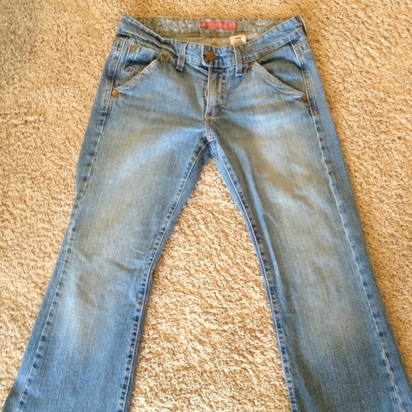 Size 5 Levi's flare jeans - Picture 3 of 3