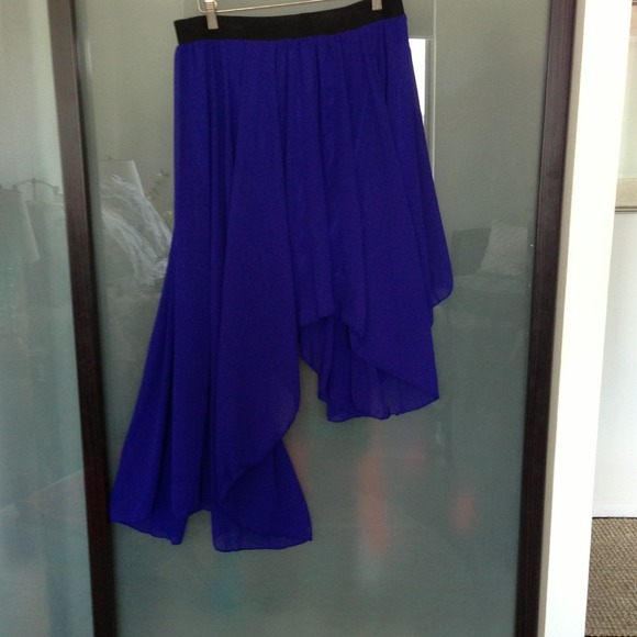 Convertible asymmetrical skirt