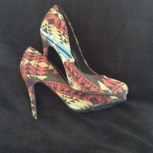 Multicolored print heels