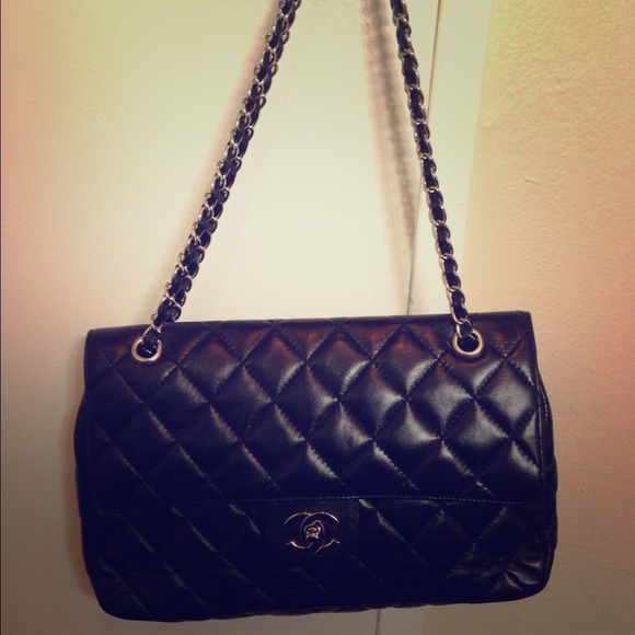 💢PRICE CUT💢Black silver hand bag