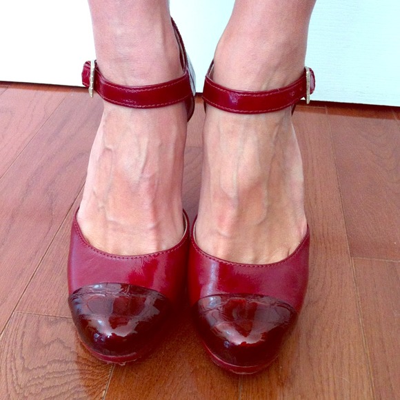 👠Authentic MIchael Kors Mary Jane platforms!👠