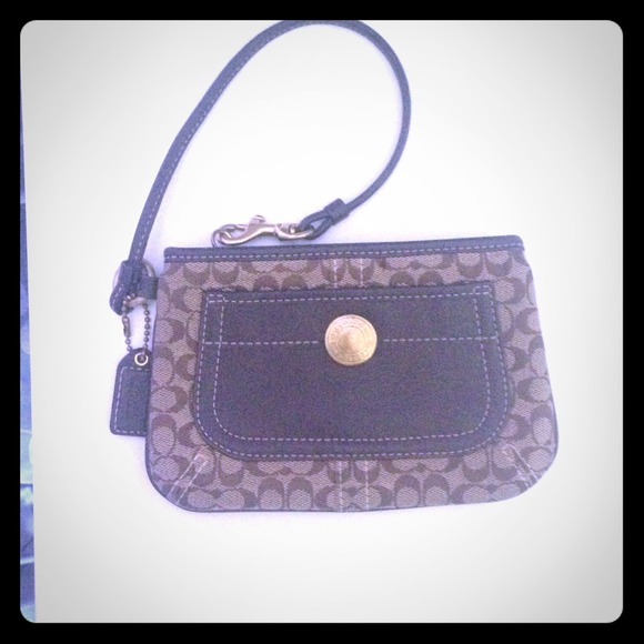 ⛔No longer available⛔Coach wristlet