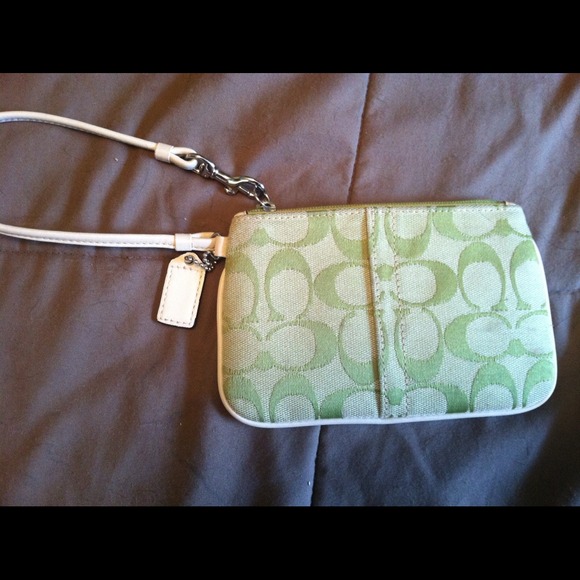 Coach Wristlet 🌸