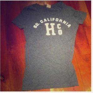 Hollister tee