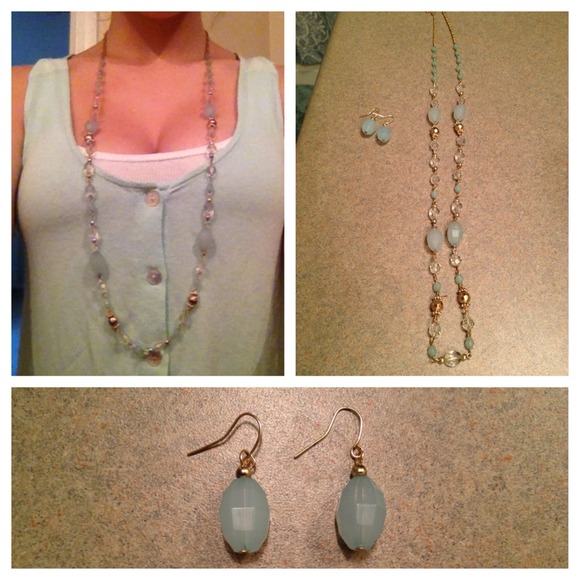 Turquoise and gold necklace with matching earrings