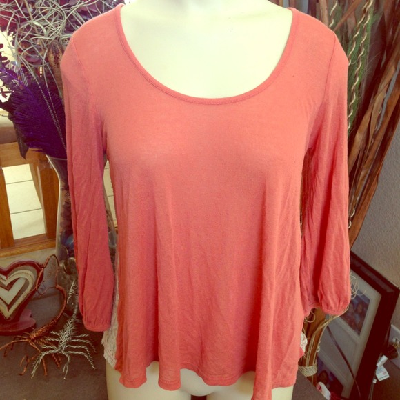 🚫SOLD🚫Laced Back Loose Top