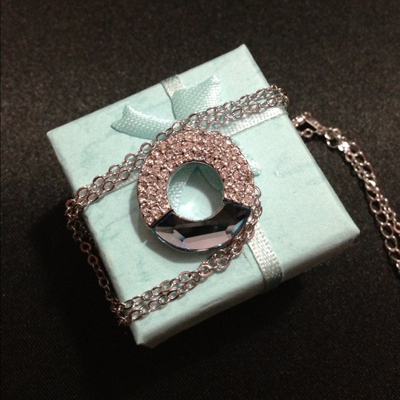 Hold.     Necklace