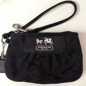 ⬇ Authentic Coach Black Mini Wristlet