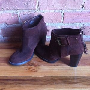 Brown suede Nine West booties
