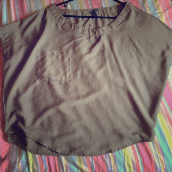 Loose fit / off the shoulder top