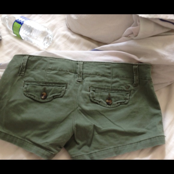 Very cute American eagle camo colored shorts! - Picture 2 of 4