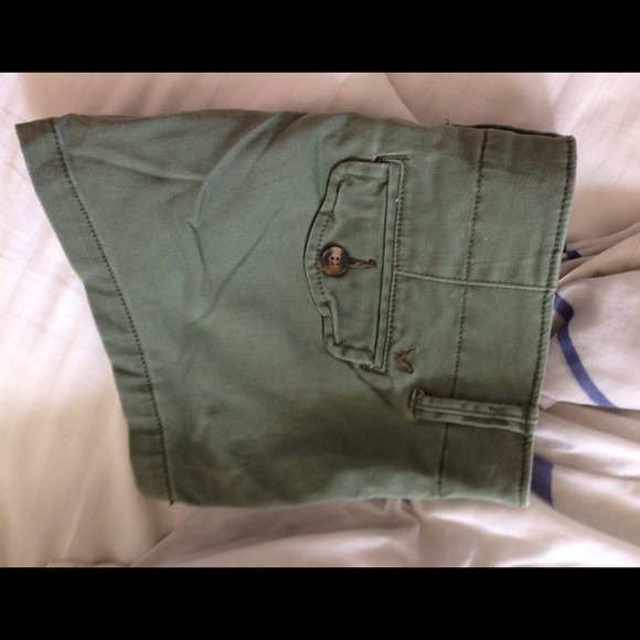 Very cute American eagle camo colored shorts! - Picture 3 of 4