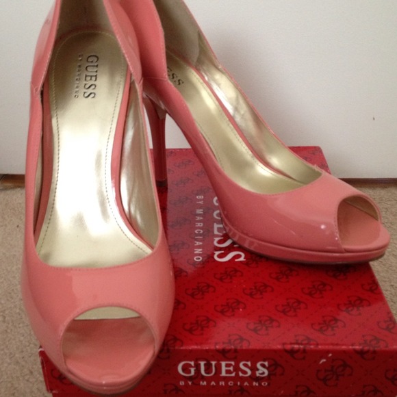 Guess Peep toe pumps