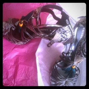 Chinese Laundry (Famous Stars) Sandals