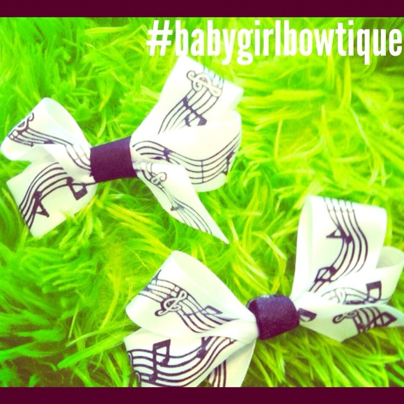 Custom made musical note bow!