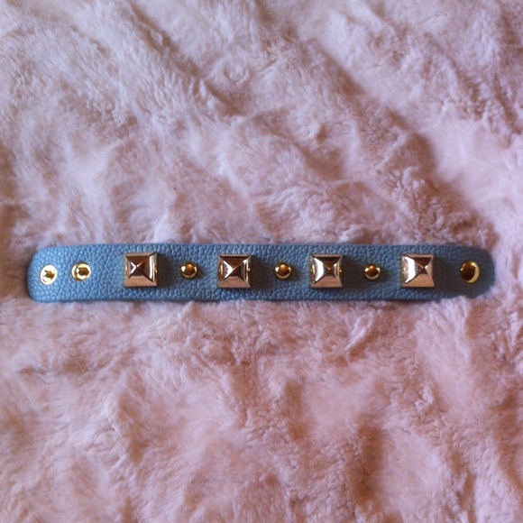 ❌SOLD❌NEW Light Blue Leather Gold Stud  Bracelet - Picture 3 of 3