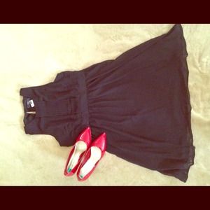 Cute little black dress.