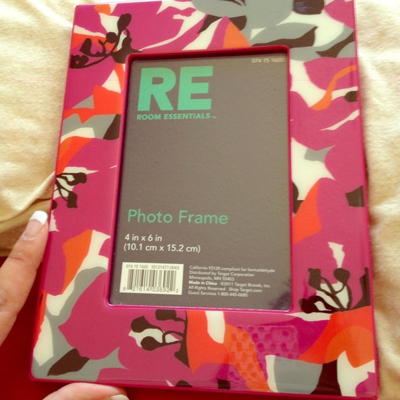 Multicolor print picture frame! 💛 - Picture 1 of 3