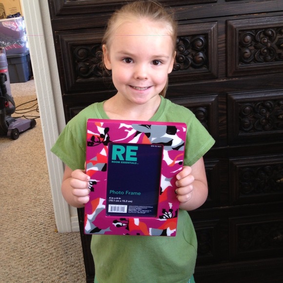 Multicolor print picture frame! 💛 - Picture 2 of 3