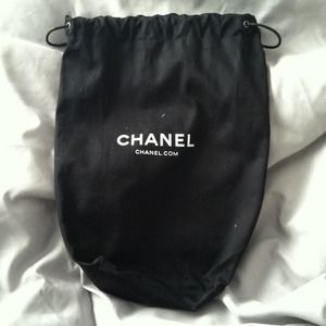 RESERVED for @diamondgirlbenz - CHANEL dust bag