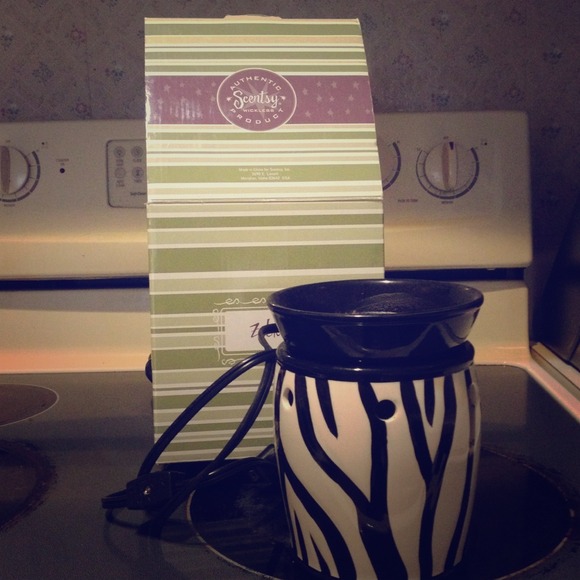 Sentsy holder and two scents