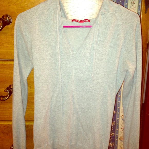 🚫✋TRADED✋🚫 Grey hooded sweater