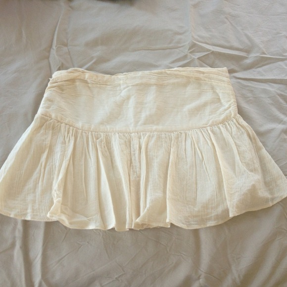 SOLD!!!!!! Ivory Ruffled Skirt - Picture 2 of 2