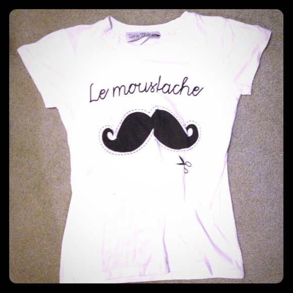 🌺 Traded! 🌺 Mustache cutout shirt