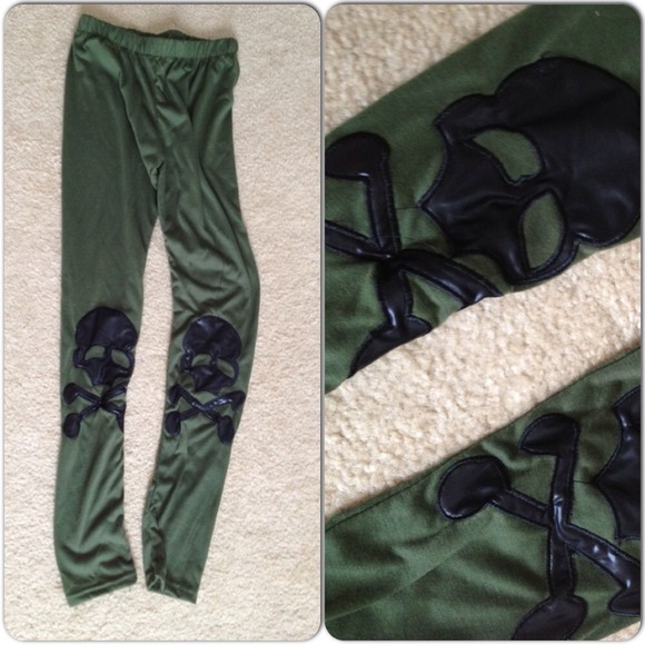 Reduced!!!! $15 to $10 Faux leather skull leggings